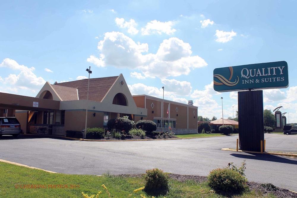 Quality Inn & Suites Near I-480 And I-29 Council Bluffs Exterior photo